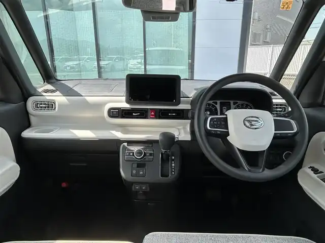 ダイハツ ムーヴ キャンバス ストライプス G 香川県 2023(令5)年 0.1千km シャイニングホワイトパール/サンドベージュメタリック 登録済み未使用車/両側パワースライドドア/シートヒーター/フルファブリックシート/スマートアシストII/→衝突回避支援ブレーキ機能/→LKC（レーンキープコントロール）/→コーナーセンサー（前後）/→車線逸脱警報機能/→ブレーキ制御付き誤発進抑制機能（前後）/→ふらつき警報/→先行車発進おしらせ機能/LEDオートライト/LDEフォグランプ/ステアリングスイッチ/オートホールド機能/電動格納ミラー/ホっとカップホルダー（保温機能・前席）/スマートキー/スペアキー