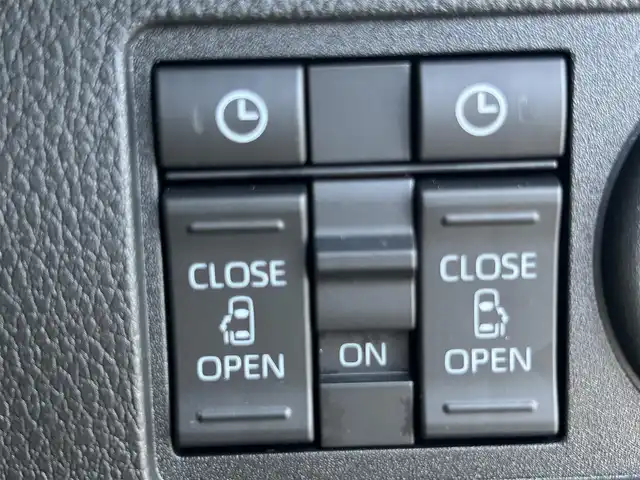 ダイハツ ムーヴ キャンバス ストライプス G 香川県 2023(令5)年 0.1千km シャイニングホワイトパール/サンドベージュメタリック 登録済み未使用車/両側パワースライドドア/シートヒーター/フルファブリックシート/スマートアシストII/→衝突回避支援ブレーキ機能/→LKC（レーンキープコントロール）/→コーナーセンサー（前後）/→車線逸脱警報機能/→ブレーキ制御付き誤発進抑制機能（前後）/→ふらつき警報/→先行車発進おしらせ機能/LEDオートライト/LDEフォグランプ/ステアリングスイッチ/オートホールド機能/電動格納ミラー/ホっとカップホルダー（保温機能・前席）/スマートキー/スペアキー