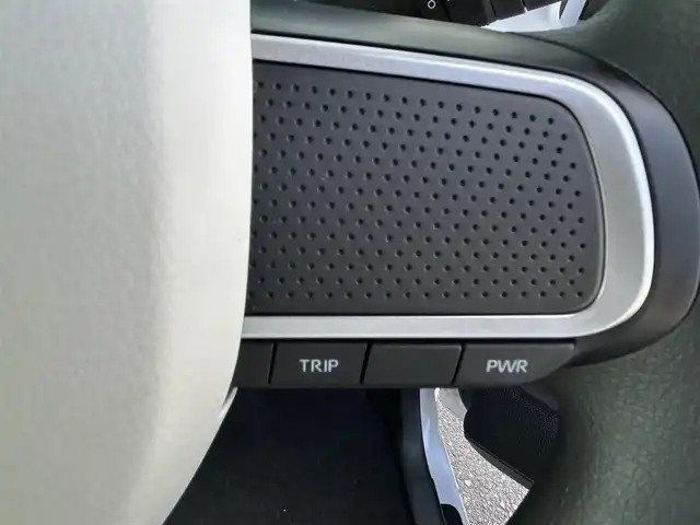 ダイハツ ムーヴ キャンバス ストライプス G 香川県 2023(令5)年 0.1千km シャイニングホワイトパール/サンドベージュメタリック 登録済み未使用車/両側パワースライドドア/シートヒーター/フルファブリックシート/スマートアシストII/→衝突回避支援ブレーキ機能/→LKC（レーンキープコントロール）/→コーナーセンサー（前後）/→車線逸脱警報機能/→ブレーキ制御付き誤発進抑制機能（前後）/→ふらつき警報/→先行車発進おしらせ機能/LEDオートライト/LDEフォグランプ/ステアリングスイッチ/オートホールド機能/電動格納ミラー/ホっとカップホルダー（保温機能・前席）/スマートキー/スペアキー