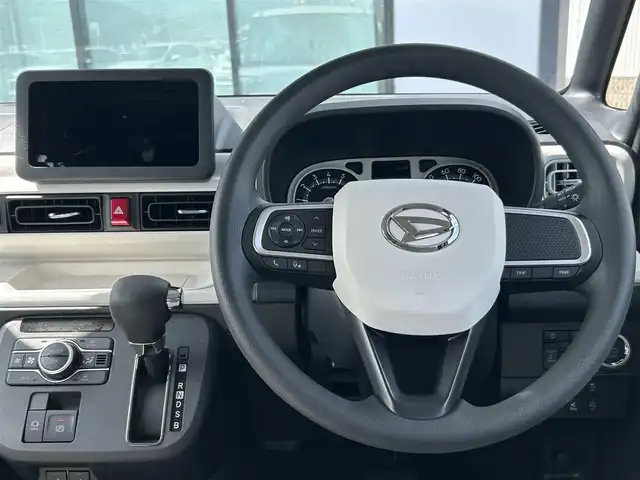 ダイハツ ムーヴ キャンバス ストライプス G 香川県 2023(令5)年 0.1千km シャイニングホワイトパール/サンドベージュメタリック 登録済み未使用車/両側パワースライドドア/シートヒーター/フルファブリックシート/スマートアシストII/→衝突回避支援ブレーキ機能/→LKC（レーンキープコントロール）/→コーナーセンサー（前後）/→車線逸脱警報機能/→ブレーキ制御付き誤発進抑制機能（前後）/→ふらつき警報/→先行車発進おしらせ機能/LEDオートライト/LDEフォグランプ/ステアリングスイッチ/オートホールド機能/電動格納ミラー/ホっとカップホルダー（保温機能・前席）/スマートキー/スペアキー