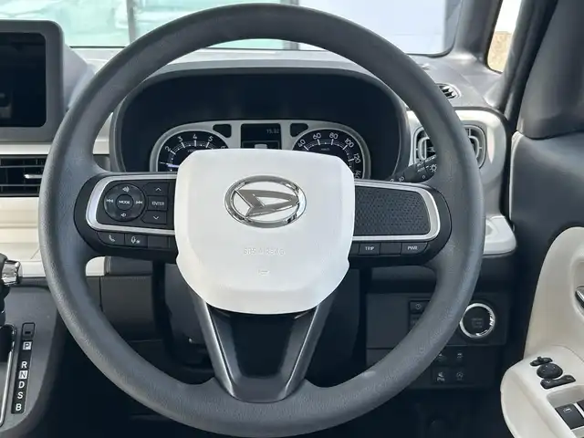 ダイハツ ムーヴ キャンバス ストライプス G 香川県 2023(令5)年 0.1千km シャイニングホワイトパール/サンドベージュメタリック 登録済み未使用車/両側パワースライドドア/シートヒーター/フルファブリックシート/スマートアシストII/→衝突回避支援ブレーキ機能/→LKC（レーンキープコントロール）/→コーナーセンサー（前後）/→車線逸脱警報機能/→ブレーキ制御付き誤発進抑制機能（前後）/→ふらつき警報/→先行車発進おしらせ機能/LEDオートライト/LDEフォグランプ/ステアリングスイッチ/オートホールド機能/電動格納ミラー/ホっとカップホルダー（保温機能・前席）/スマートキー/スペアキー