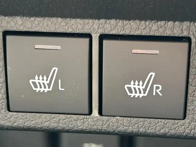 ダイハツ ムーヴ キャンバス ストライプス G 香川県 2023(令5)年 0.1千km シャイニングホワイトパール/サンドベージュメタリック 登録済み未使用車/両側パワースライドドア/シートヒーター/フルファブリックシート/スマートアシストII/→衝突回避支援ブレーキ機能/→LKC（レーンキープコントロール）/→コーナーセンサー（前後）/→車線逸脱警報機能/→ブレーキ制御付き誤発進抑制機能（前後）/→ふらつき警報/→先行車発進おしらせ機能/LEDオートライト/LDEフォグランプ/ステアリングスイッチ/オートホールド機能/電動格納ミラー/ホっとカップホルダー（保温機能・前席）/スマートキー/スペアキー