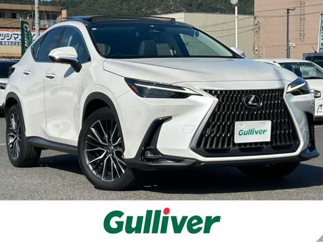 レクサス ＮＸ 350h バージョンL 広島県 2023(令5)年 3.7万km ソニッククォーツ ワンオーナー/純正メモリーナビ/　【BT/フルセグTV/USB/Miracast】/全方位カメラ/クルーズコントロール(追従走行有り)/衝突被害軽減ブレーキ(プリクラッシュセーフティ：PCS)/車線逸脱警報(レーンディバーチャーアラート：LTA)/先行車発進告知機能/ブラインドスポットモニター(後側方車両検知警報：BSM)/ロードサインアシスト(標識読み取りディスプレイ：RSA)/ヘッドアップディスプレイ/サンルーフ/レザーシート/シートヒーター/エアシート/パワーシート(メモリ機能有り)/ハンドルヒーター/クリアランスソナー/コーナー、バックセンサー/パワーバックドア/ビルトインETC/純正ドライブレコーダー/パドルシフト/ステアリングヒーター/オートホールド/デジタルインナーミラー/オートリトラミラー/オートワイパー/オートライト/純正LEDライト/フォグランプ/スマートキー/プッシュスタート/MTモード付きAT/純正アルミホイール 20インチ/シーケンシャルウインカー/ウインカーミラー/フロアマット/新車時整備手帳（保証書）