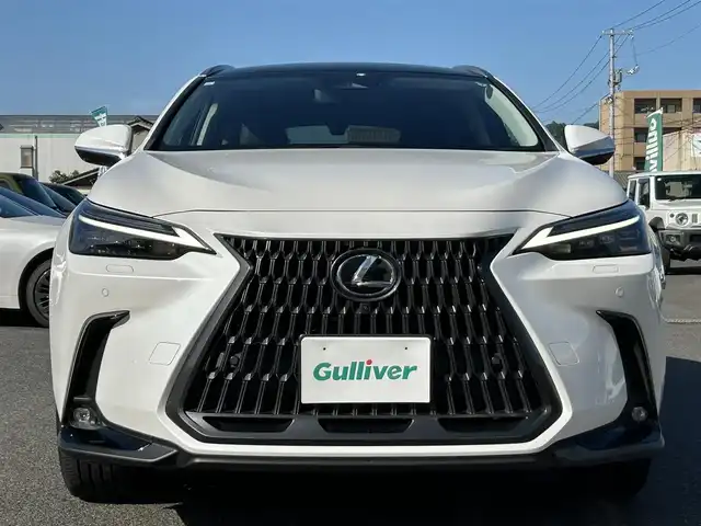 レクサス ＮＸ 350h バージョンL 広島県 2023(令5)年 3.7万km ソニッククォーツ ワンオーナー/純正メモリーナビ/　【BT/フルセグTV/USB/Miracast】/全方位カメラ/クルーズコントロール(追従走行有り)/衝突被害軽減ブレーキ(プリクラッシュセーフティ：PCS)/車線逸脱警報(レーンディバーチャーアラート：LTA)/先行車発進告知機能/ブラインドスポットモニター(後側方車両検知警報：BSM)/ロードサインアシスト(標識読み取りディスプレイ：RSA)/ヘッドアップディスプレイ/サンルーフ/レザーシート/シートヒーター/エアシート/パワーシート(メモリ機能有り)/ハンドルヒーター/クリアランスソナー/コーナー、バックセンサー/パワーバックドア/ビルトインETC/純正ドライブレコーダー/パドルシフト/ステアリングヒーター/オートホールド/デジタルインナーミラー/オートリトラミラー/オートワイパー/オートライト/純正LEDライト/フォグランプ/スマートキー/プッシュスタート/MTモード付きAT/純正アルミホイール 20インチ/シーケンシャルウインカー/ウインカーミラー/フロアマット/新車時整備手帳（保証書）