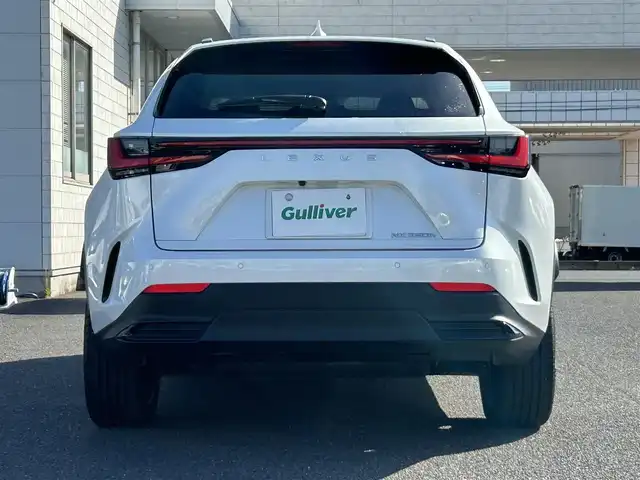 レクサス ＮＸ 350h バージョンL 広島県 2023(令5)年 3.7万km ソニッククォーツ ワンオーナー/純正メモリーナビ/　【BT/フルセグTV/USB/Miracast】/全方位カメラ/クルーズコントロール(追従走行有り)/衝突被害軽減ブレーキ(プリクラッシュセーフティ：PCS)/車線逸脱警報(レーンディバーチャーアラート：LTA)/先行車発進告知機能/ブラインドスポットモニター(後側方車両検知警報：BSM)/ロードサインアシスト(標識読み取りディスプレイ：RSA)/ヘッドアップディスプレイ/サンルーフ/レザーシート/シートヒーター/エアシート/パワーシート(メモリ機能有り)/ハンドルヒーター/クリアランスソナー/コーナー、バックセンサー/パワーバックドア/ビルトインETC/純正ドライブレコーダー/パドルシフト/ステアリングヒーター/オートホールド/デジタルインナーミラー/オートリトラミラー/オートワイパー/オートライト/純正LEDライト/フォグランプ/スマートキー/プッシュスタート/MTモード付きAT/純正アルミホイール 20インチ/シーケンシャルウインカー/ウインカーミラー/フロアマット/新車時整備手帳（保証書）