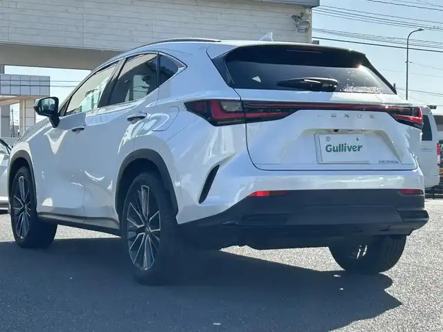 レクサス ＮＸ 350h バージョンL 広島県 2023(令5)年 3.7万km ソニッククォーツ ワンオーナー/純正メモリーナビ/　【BT/フルセグTV/USB/Miracast】/全方位カメラ/クルーズコントロール(追従走行有り)/衝突被害軽減ブレーキ(プリクラッシュセーフティ：PCS)/車線逸脱警報(レーンディバーチャーアラート：LTA)/先行車発進告知機能/ブラインドスポットモニター(後側方車両検知警報：BSM)/ロードサインアシスト(標識読み取りディスプレイ：RSA)/ヘッドアップディスプレイ/サンルーフ/レザーシート/シートヒーター/エアシート/パワーシート(メモリ機能有り)/ハンドルヒーター/クリアランスソナー/コーナー、バックセンサー/パワーバックドア/ビルトインETC/純正ドライブレコーダー/パドルシフト/ステアリングヒーター/オートホールド/デジタルインナーミラー/オートリトラミラー/オートワイパー/オートライト/純正LEDライト/フォグランプ/スマートキー/プッシュスタート/MTモード付きAT/純正アルミホイール 20インチ/シーケンシャルウインカー/ウインカーミラー/フロアマット/新車時整備手帳（保証書）