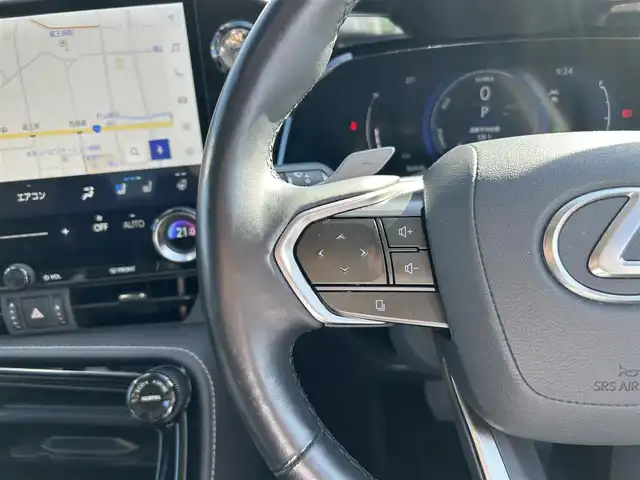 レクサス ＮＸ 350h バージョンL 広島県 2023(令5)年 3.7万km ソニッククォーツ ワンオーナー/純正メモリーナビ/　【BT/フルセグTV/USB/Miracast】/全方位カメラ/クルーズコントロール(追従走行有り)/衝突被害軽減ブレーキ(プリクラッシュセーフティ：PCS)/車線逸脱警報(レーンディバーチャーアラート：LTA)/先行車発進告知機能/ブラインドスポットモニター(後側方車両検知警報：BSM)/ロードサインアシスト(標識読み取りディスプレイ：RSA)/ヘッドアップディスプレイ/サンルーフ/レザーシート/シートヒーター/エアシート/パワーシート(メモリ機能有り)/ハンドルヒーター/クリアランスソナー/コーナー、バックセンサー/パワーバックドア/ビルトインETC/純正ドライブレコーダー/パドルシフト/ステアリングヒーター/オートホールド/デジタルインナーミラー/オートリトラミラー/オートワイパー/オートライト/純正LEDライト/フォグランプ/スマートキー/プッシュスタート/MTモード付きAT/純正アルミホイール 20インチ/シーケンシャルウインカー/ウインカーミラー/フロアマット/新車時整備手帳（保証書）