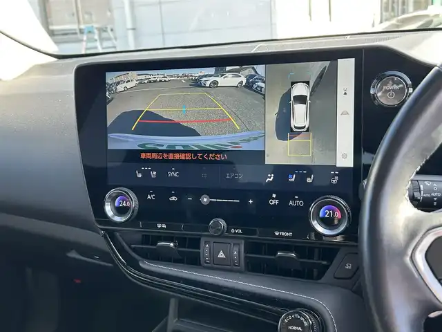 レクサス ＮＸ 350h バージョンL 広島県 2023(令5)年 3.7万km ソニッククォーツ ワンオーナー/純正メモリーナビ/　【BT/フルセグTV/USB/Miracast】/全方位カメラ/クルーズコントロール(追従走行有り)/衝突被害軽減ブレーキ(プリクラッシュセーフティ：PCS)/車線逸脱警報(レーンディバーチャーアラート：LTA)/先行車発進告知機能/ブラインドスポットモニター(後側方車両検知警報：BSM)/ロードサインアシスト(標識読み取りディスプレイ：RSA)/ヘッドアップディスプレイ/サンルーフ/レザーシート/シートヒーター/エアシート/パワーシート(メモリ機能有り)/ハンドルヒーター/クリアランスソナー/コーナー、バックセンサー/パワーバックドア/ビルトインETC/純正ドライブレコーダー/パドルシフト/ステアリングヒーター/オートホールド/デジタルインナーミラー/オートリトラミラー/オートワイパー/オートライト/純正LEDライト/フォグランプ/スマートキー/プッシュスタート/MTモード付きAT/純正アルミホイール 20インチ/シーケンシャルウインカー/ウインカーミラー/フロアマット/新車時整備手帳（保証書）