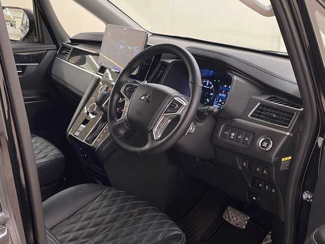 三菱 デリカＤ：５ ブラックエディション 道央・札幌 2024(令6)年 0.8万km アメジストブラック /ワンオーナー//4WD//ALPINEディスプレイオーディオ/（BT/HDMI/USB/AM/FM）//クルーズコントロール追従あり//衝突軽減ブレーキ//オートライト//パドルシフト//アイドリングストップ//ブレーキホールド//パワーバックドア//全方位モニター//バックカメラ//D席パワーシート//前席シートヒーター//ビルトインETC//フロントグリルガード//社外ドライブレコーダー//ハンドルヒーター//純正18インチAW//両側パワースライドア