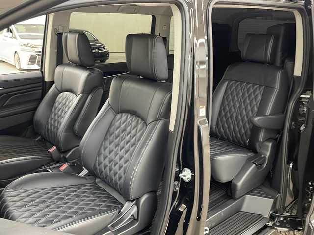 三菱 デリカＤ：５ ブラックエディション 道央・札幌 2024(令6)年 0.8万km アメジストブラック /ワンオーナー//4WD//ALPINEディスプレイオーディオ/（BT/HDMI/USB/AM/FM）//クルーズコントロール追従あり//衝突軽減ブレーキ//オートライト//パドルシフト//アイドリングストップ//ブレーキホールド//パワーバックドア//全方位モニター//バックカメラ//D席パワーシート//前席シートヒーター//ビルトインETC//フロントグリルガード//社外ドライブレコーダー//ハンドルヒーター//純正18インチAW//両側パワースライドア