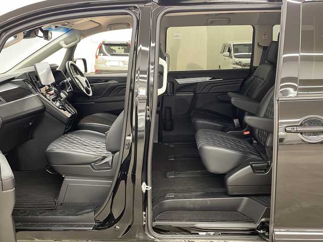 三菱 デリカＤ：５ ブラックエディション 道央・札幌 2024(令6)年 0.8万km アメジストブラック /ワンオーナー//4WD//ALPINEディスプレイオーディオ/（BT/HDMI/USB/AM/FM）//クルーズコントロール追従あり//衝突軽減ブレーキ//オートライト//パドルシフト//アイドリングストップ//ブレーキホールド//パワーバックドア//全方位モニター//バックカメラ//D席パワーシート//前席シートヒーター//ビルトインETC//フロントグリルガード//社外ドライブレコーダー//ハンドルヒーター//純正18インチAW//両側パワースライドア