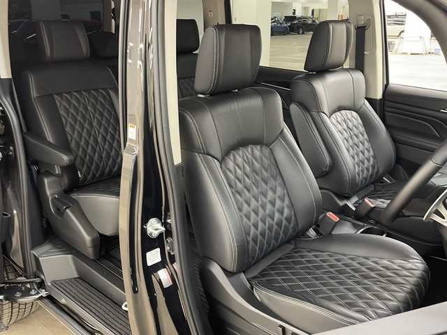 三菱 デリカＤ：５ ブラックエディション 道央・札幌 2024(令6)年 0.8万km アメジストブラック /ワンオーナー//4WD//ALPINEディスプレイオーディオ/（BT/HDMI/USB/AM/FM）//クルーズコントロール追従あり//衝突軽減ブレーキ//オートライト//パドルシフト//アイドリングストップ//ブレーキホールド//パワーバックドア//全方位モニター//バックカメラ//D席パワーシート//前席シートヒーター//ビルトインETC//フロントグリルガード//社外ドライブレコーダー//ハンドルヒーター//純正18インチAW//両側パワースライドア