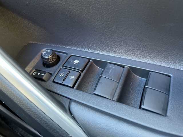 トヨタ カローラ クロス ハイブリッド Z 石川県 2024(令6)年 1.5万km パール モデリスタエアロ　純正１０．５型ナビ　フルセグＴＶ　パノラマモニター　ＬＥＤヘッドライト　ハーフレザーシート　シートヒーター　ＢＳＭ　純正アルミホイール　トヨタセーフティセンス　レーダークルーズ　ETC　スマートキー　プッシュスタート　電動ミラー　保証書