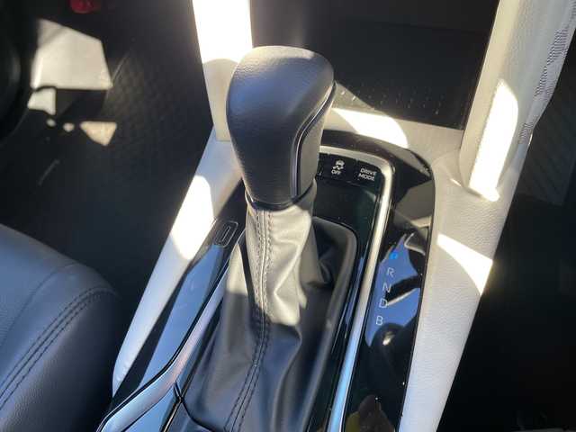 トヨタ カローラ クロス ハイブリッド Z 石川県 2024(令6)年 1.5万km パール モデリスタエアロ　純正１０．５型ナビ　フルセグＴＶ　パノラマモニター　ＬＥＤヘッドライト　ハーフレザーシート　シートヒーター　ＢＳＭ　純正アルミホイール　トヨタセーフティセンス　レーダークルーズ　ETC　スマートキー　プッシュスタート　電動ミラー　保証書