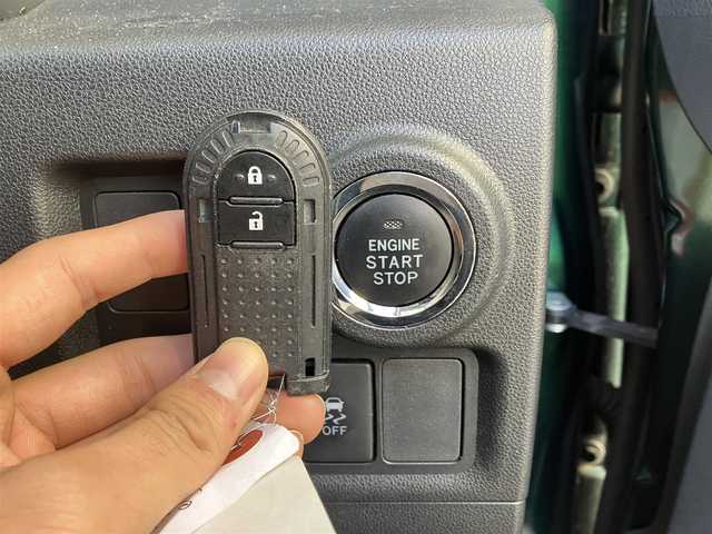 トヨタ パッソ モーダ　S 愛知県 2017(平29)年 5万km ブラックマイカメタリック/ダークエメラルドマイカ 2トーン 社外ナビ/　Bluetooth/フルセグ/　CD/DVD/AM/FM/バックカメラ/プッシュスタート/スマートキー/LEDヘッドライト/コーナーセンサー/純正フロアマット/社外15インチアルミホイール/ワンオーナー/ベンチシート/衝突被害軽減システム/盗難防止装置