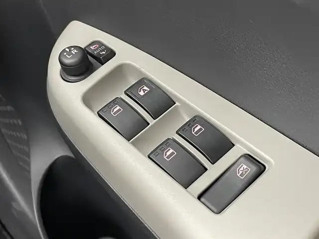 トヨタ パッソ モーダ　S 大阪府 2017(平29)年 5万km ブラックマイカメタリック/ダークエメラルドマイカ 2トーン スマートアシストII/　・衝突回避支援ブレーキ機能/　・衝突警報機能/　・車線逸脱警報機能/　・誤発進抑制制御機能/社外メモリナビ/　　CD/DVD/BT/フルセグTV/バックカメラ/LEDヘッドライト/社外14インチアルミホイール/コーナーセンサー/アイドリングストップ/スマートキー