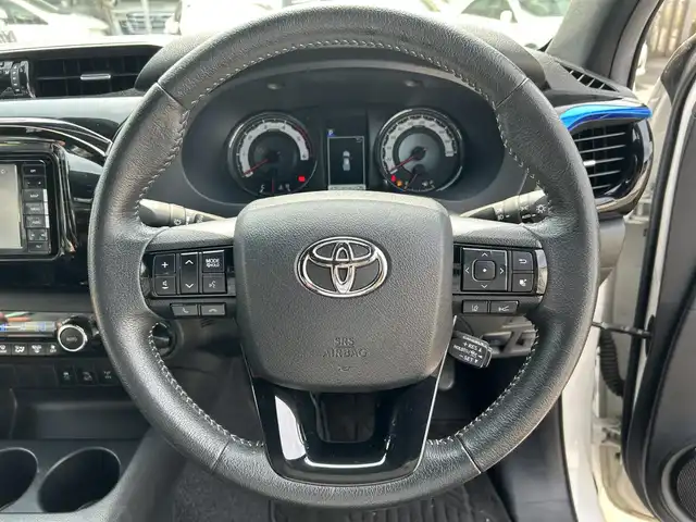 トヨタ ハイラックス Z ブラックラリーエディション 福岡県 2019(令1)年 12.1万km スーパーホワイトⅡ ワンオーナー/禁煙車/社外ナビ/（BT・CD・DVD・TV)/TRD仕様/クルーズコントロール/本革ステアリング/ステアリングリモコン/前後ドライブレコーダー/PWR　HEAT/ETC/プッシュスタート/ダウンヒルアシストコントロール/センターデフロック/バックカメラ/純正フロアマット/純正アルミホイール/MTモード付きAT/ドアバイザー/スペアスマートキー×１/保証書/取扱説明書