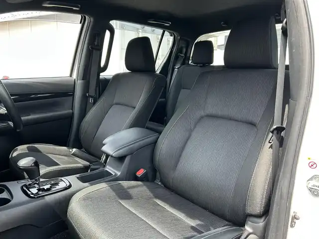 トヨタ ハイラックス Z ブラックラリーエディション 福岡県 2019(令1)年 12.1万km スーパーホワイトⅡ ワンオーナー/禁煙車/社外ナビ/（BT・CD・DVD・TV)/TRD仕様/クルーズコントロール/本革ステアリング/ステアリングリモコン/前後ドライブレコーダー/PWR　HEAT/ETC/プッシュスタート/ダウンヒルアシストコントロール/センターデフロック/バックカメラ/純正フロアマット/純正アルミホイール/MTモード付きAT/ドアバイザー/スペアスマートキー×１/保証書/取扱説明書