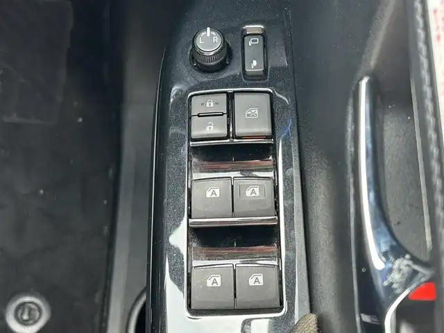 トヨタ ハイラックス Z ブラックラリーエディション 福岡県 2019(令1)年 12.1万km スーパーホワイトⅡ ワンオーナー/禁煙車/社外ナビ/（BT・CD・DVD・TV)/TRD仕様/クルーズコントロール/本革ステアリング/ステアリングリモコン/前後ドライブレコーダー/PWR　HEAT/ETC/プッシュスタート/ダウンヒルアシストコントロール/センターデフロック/バックカメラ/純正フロアマット/純正アルミホイール/MTモード付きAT/ドアバイザー/スペアスマートキー×１/保証書/取扱説明書