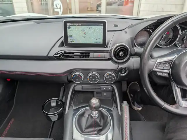 マツダ ロードスター RS 埼玉県 2015(平27)年 1.8万km クリスタルホワイトパールマイカ レカロ本革シート（BOSEヘッドスピーカー）/シートヒーター/スマートキーX2/ドライブレコーダー（ユピテル）/ETC/LEDヘッドライト/純正マツダコネクトナビ/TV/Bluetoothオーディオ/取扱説明書/整備記録簿
