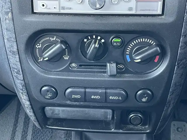 スズキ ジムニー ランドベンチャー 道央・札幌 2008(平20)年 6.5万km パールホワイト ４WD/社外オーディオ/CD/MD/AUX/トランスファ切替/D席シートヒーター/ハーフレザーシート/リモコンキー/ハロゲンヘッドライト/電動格納ミラー/ウィンカーミラー/純正フロアマット/ドアバイザー/AW付冬タイヤ積込（センターキャップ欠品）/175/80/R16/2023年/山8mm