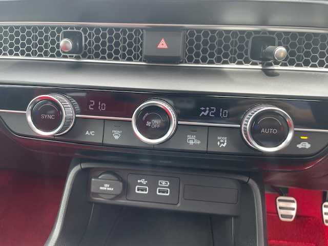 ホンダ シビック タイプR 三重県 2024(令6)年 0.1万km チャンピオンシップホワイト ホンダセンシング/・衝突軽減ブレーキ/・歩行者事故低減ステアリング/・路外逸脱抑制機能/・アダプティブクルーズコントロール/・車線維持支援システム/・近距離衝突軽減ブレーキ/・先行車発進お知らせ機能/・標識認識機能/・オートハイビーム/・ブラインドスポットインフォメーション/・パーキングセンサーシステム/・後退出庫サポート/1オーナー/9型ホンダコネクトディスプレイ/【Bluetooth/USB/スマホ連携機能】/バックカメラ/ビルトインETC2.0/オートライト/フルLEDヘッドランプ/265/30R19インチ純正AW/プッシュスタート/スマートキー/スペアキー/純正フロアマット