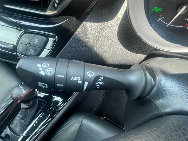 トヨタ Ｃ－ＨＲ G 島根県 2017(平29)年 4.1万km センシュアルレッドマイカ ＡＬＰＩＮＥ製１１型メモリナビ　/フルセグTV　/ＤＶＤ再生　/Ｂｌｕｅｔｏｏｔｈ接続　/バックカメラ　/ビルトインＥＴＣ　/アダプティブクルーズコントロール　/衝突軽減ブレーキ　/レーンキープアシスト/本革シート　/前席シートヒーター　/前後コーナーセンサー　/オートハイビーム／ライト/スマートキー/プッシュスタート/純正ＬＥＤヘッドライト　/社外１７インチアルミホイール/純正フロアマット