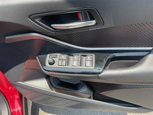 トヨタ Ｃ－ＨＲ G 島根県 2017(平29)年 4.1万km センシュアルレッドマイカ ＡＬＰＩＮＥ製１１型メモリナビ　/フルセグTV　/ＤＶＤ再生　/Ｂｌｕｅｔｏｏｔｈ接続　/バックカメラ　/ビルトインＥＴＣ　/アダプティブクルーズコントロール　/衝突軽減ブレーキ　/レーンキープアシスト/本革シート　/前席シートヒーター　/前後コーナーセンサー　/オートハイビーム／ライト/スマートキー/プッシュスタート/純正ＬＥＤヘッドライト　/社外１７インチアルミホイール/純正フロアマット