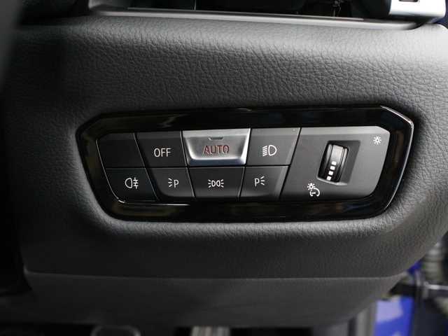 トヨタ スープラ RZ 三重県 2023(令5)年 1万km 青 OPブラック革シート/OPブラック革巻きステアリングホイール/プリクラッシュセーフティ/レーンディパーチャーアラート/ブラインドスポットモニター/アダプティブハイビーム/クルーズコントロール/クリアランスソナー/HDDナビゲーションシステム/・HDDナビ/・地デジTV/・HDDオーディオ/・8.8インチタッチディスプレイ/・Toyota Supra Connect/・Bluetooth/・USB入力端子/・カラーバックガイドモニター/JBLプレミアムサウンドシステム(12スピーカー)/バックカメラ/8.8インチTFTカラー液晶メーター/カラーヘッドアップディスプレイ/ユピテル前後ドライブレコーダー/純正19インチ10本スポークツヤ消ダークメタリック塗装鍛造アルミホイール/「Supra」ロゴ入brembo製レッドブレーキキャリパー/6灯式LEDヘッドランプ/・オートライト/アダプティブハイビーム/プッシュエンジンスタート/スマートキー×2/新車時保証書/取扱説明書