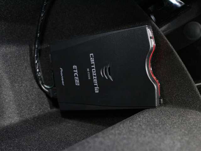 トヨタ スープラ RZ 三重県 2023(令5)年 1万km 青 OPブラック革シート/OPブラック革巻きステアリングホイール/プリクラッシュセーフティ/レーンディパーチャーアラート/ブラインドスポットモニター/アダプティブハイビーム/クルーズコントロール/クリアランスソナー/HDDナビゲーションシステム/・HDDナビ/・地デジTV/・HDDオーディオ/・8.8インチタッチディスプレイ/・Toyota Supra Connect/・Bluetooth/・USB入力端子/・カラーバックガイドモニター/JBLプレミアムサウンドシステム(12スピーカー)/バックカメラ/8.8インチTFTカラー液晶メーター/カラーヘッドアップディスプレイ/ユピテル前後ドライブレコーダー/純正19インチ10本スポークツヤ消ダークメタリック塗装鍛造アルミホイール/「Supra」ロゴ入brembo製レッドブレーキキャリパー/6灯式LEDヘッドランプ/・オートライト/アダプティブハイビーム/プッシュエンジンスタート/スマートキー×2/新車時保証書/取扱説明書
