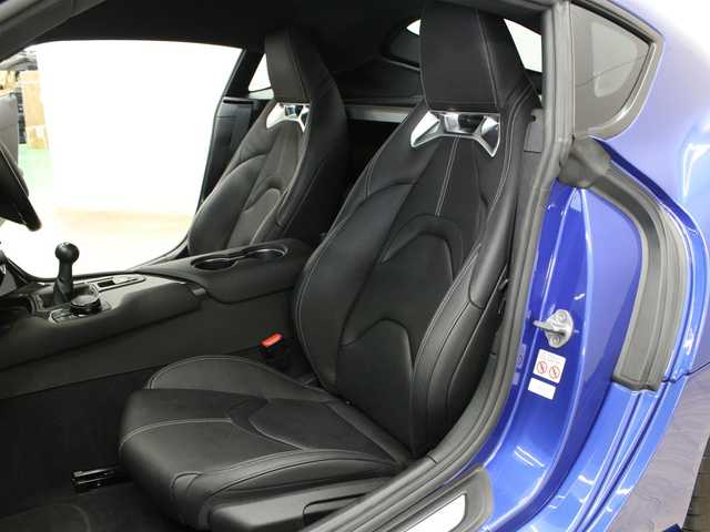 トヨタ スープラ RZ 三重県 2023(令5)年 1万km 青 OPブラック革シート/OPブラック革巻きステアリングホイール/プリクラッシュセーフティ/レーンディパーチャーアラート/ブラインドスポットモニター/アダプティブハイビーム/クルーズコントロール/クリアランスソナー/HDDナビゲーションシステム/・HDDナビ/・地デジTV/・HDDオーディオ/・8.8インチタッチディスプレイ/・Toyota Supra Connect/・Bluetooth/・USB入力端子/・カラーバックガイドモニター/JBLプレミアムサウンドシステム(12スピーカー)/バックカメラ/8.8インチTFTカラー液晶メーター/カラーヘッドアップディスプレイ/ユピテル前後ドライブレコーダー/純正19インチ10本スポークツヤ消ダークメタリック塗装鍛造アルミホイール/「Supra」ロゴ入brembo製レッドブレーキキャリパー/6灯式LEDヘッドランプ/・オートライト/アダプティブハイビーム/プッシュエンジンスタート/スマートキー×2/新車時保証書/取扱説明書