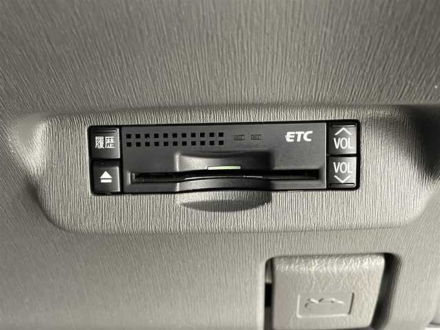 トヨタ プリウス S　LEDエディション 滋賀県 2011(平23)年 14.4万km グレーメタリック 純正７インチナビ/(CD/DVD/Bluetooth)/フルセグTV/ビルトインETC/ステアリングスイッチ/電動格納ミラー/純正１５インチアルミホイール/オートライト/プッシュスタート/スマートキー