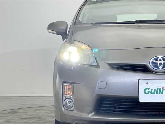 トヨタ プリウス S　LEDエディション 滋賀県 2011(平23)年 14.4万km グレーメタリック 純正７インチナビ/(CD/DVD/Bluetooth)/フルセグTV/ビルトインETC/ステアリングスイッチ/電動格納ミラー/純正１５インチアルミホイール/オートライト/プッシュスタート/スマートキー