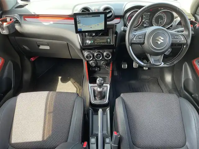 スズキ スイフト スポーツ セーフティPKG 島根県 2018(平30)年 5.7万km プレミアムシルバーメタリック 登録時走行距離56806km/ユピテルポータブルナビ/・ワンセグTV/・ミュージックサーバー/スズキセーフティサポート/・衝突軽減ブレーキ/・横滑り防止装置/・車線逸脱警報/・レーンキープアシスト/・レーダークルーズコントロール/・オートハイビーム/ETC/社外ドラレコ一体型デジタルミラー/D席シートヒーター/スマートキー/プッシュスタート /スペアキー