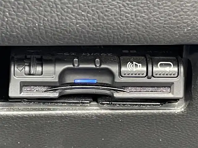 スズキ スイフト スポーツ セーフティPKG 島根県 2018(平30)年 5.7万km プレミアムシルバーメタリック 登録時走行距離56806km/ユピテルポータブルナビ/・ワンセグTV/・ミュージックサーバー/スズキセーフティサポート/・衝突軽減ブレーキ/・横滑り防止装置/・車線逸脱警報/・レーンキープアシスト/・レーダークルーズコントロール/・オートハイビーム/ETC/社外ドラレコ一体型デジタルミラー/D席シートヒーター/スマートキー/プッシュスタート /スペアキー