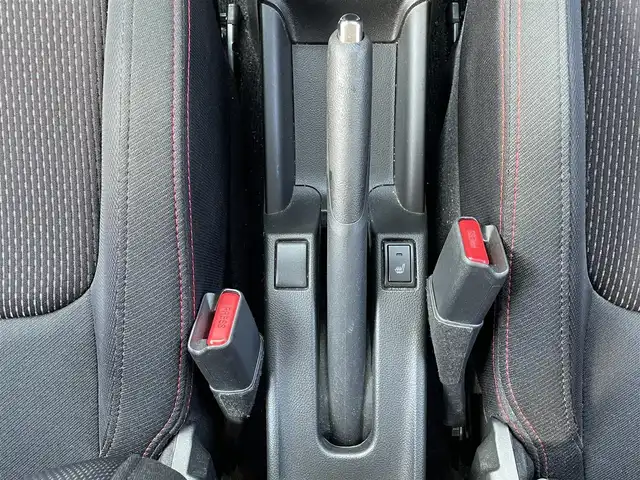 スズキ スイフト スポーツ セーフティPKG 島根県 2018(平30)年 5.7万km プレミアムシルバーメタリック 登録時走行距離56806km/ユピテルポータブルナビ/・ワンセグTV/・ミュージックサーバー/スズキセーフティサポート/・衝突軽減ブレーキ/・横滑り防止装置/・車線逸脱警報/・レーンキープアシスト/・レーダークルーズコントロール/・オートハイビーム/ETC/社外ドラレコ一体型デジタルミラー/D席シートヒーター/スマートキー/プッシュスタート /スペアキー