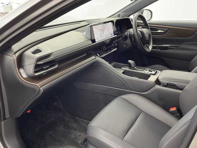 トヨタ クラウン Z 兵庫県 2025(令7)年 1.5万km ガンＭ ・純正ディスプレイナビ&TV&BT&AppleCarPlay&AndroidAuto/・パノラミックビューモニター/・デジタルインナーミラー/・プリクラッシュセーフティ/・緊急時操舵支援/・フロントクロストラフィックアラート/・レーンチェンジアシスト/・レーントレーシングアシスト/・レーンディパーチャーアラート/・レーダークルーズコントロール/・アダプティブハイビームシステム/・ドライバー異常時対応システムプロアクティブドライビングアシスト/・発進遅れ告知機能/・ブラインドスポットモニター/・安心降車アシスト/・後方車両接近告知/・周辺車両接近時サポート/・後方車両への接近警報/・セカンダリーコリジョンブレーキ/・パーキングサポートブレーキ/・前後ドライブレコーダー/・トヨタチームメイト/・4眼LEDヘッドランプ/・プレミアムナッパ本革シート/・ビルトインETC2.0/・ステアリングヒーター/・前席シートヒーター/・前席シートベンチレーション/・カラードヘッドアップディスプレイ/・置くだけ充電/・ハンズフリーパワートランクリッド/・ナノイーX/・トヨタプレミアムサウンド/・寒冷地仕様/・純正19インチアルミホイール