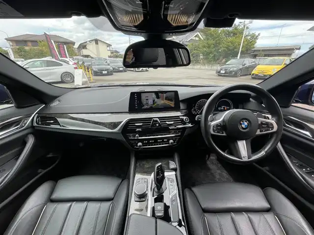 ＢＭＷ ５２３ｄ Mスポーツ 栃木県 2019(令1)年 4.9万km メディテラニアンブルー イノベーションパッケージ/ハイラインパッケージ/ブラックキドニーグリル/トランクスポイラー/コンフォートアクセス/インテリジェントセーフティ/ナビ/フルセグTV/全方位カメラ/ETC/ヘッドアップディスプレイ/ジェスチャーコントロール/パーキングアシスト /レーンキープアシスト/ブラインドスポット /黒革シート/パワーシート /全席シートヒーター /パワートランクリッド/PDC/ディスプレイキーあり