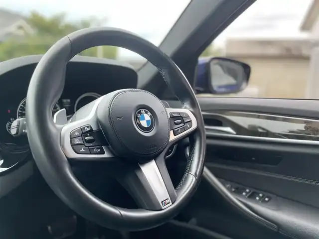 ＢＭＷ ５２３ｄ Mスポーツ 栃木県 2019(令1)年 4.9万km メディテラニアンブルー イノベーションパッケージ/ハイラインパッケージ/ブラックキドニーグリル/トランクスポイラー/コンフォートアクセス/インテリジェントセーフティ/ナビ/フルセグTV/全方位カメラ/ETC/ヘッドアップディスプレイ/ジェスチャーコントロール/パーキングアシスト /レーンキープアシスト/ブラインドスポット /黒革シート/パワーシート /全席シートヒーター /パワートランクリッド/PDC/ディスプレイキーあり