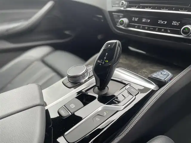 ＢＭＷ ５２３ｄ Mスポーツ 栃木県 2019(令1)年 4.9万km メディテラニアンブルー イノベーションパッケージ/ハイラインパッケージ/ブラックキドニーグリル/トランクスポイラー/コンフォートアクセス/インテリジェントセーフティ/ナビ/フルセグTV/全方位カメラ/ETC/ヘッドアップディスプレイ/ジェスチャーコントロール/パーキングアシスト /レーンキープアシスト/ブラインドスポット /黒革シート/パワーシート /全席シートヒーター /パワートランクリッド/PDC/ディスプレイキーあり