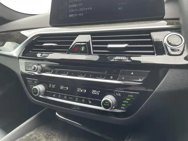 ＢＭＷ ５２３ｄ Mスポーツ 栃木県 2019(令1)年 4.9万km メディテラニアンブルー イノベーションパッケージ/ハイラインパッケージ/ブラックキドニーグリル/トランクスポイラー/コンフォートアクセス/インテリジェントセーフティ/ナビ/フルセグTV/全方位カメラ/ETC/ヘッドアップディスプレイ/ジェスチャーコントロール/パーキングアシスト /レーンキープアシスト/ブラインドスポット /黒革シート/パワーシート /全席シートヒーター /パワートランクリッド/PDC/ディスプレイキーあり