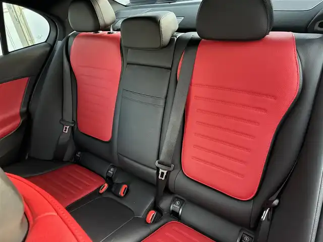 メルセデス・ベンツ Ｍ・ベンツ Ｃ２２０ｄ アバンギャルド　AMGライン 三重県 2021(令3)年 6.7万km オブシディアンブラック