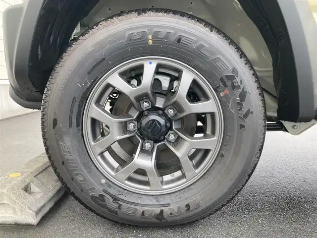 スズキ ジムニー ノマド FC 静岡県 2025(令7)年 0.1千km ベージュⅡ スズキセーフティサポート/LEDオートヘッドランプ/レーダークルーズコントロール/リアクリアランスソナー/オートハイビーム/ヘッドライトウォッシャー/ヒーテッドドアミラー/革巻きステアリング/スマートキー＆プッシュスタート/アイドリングストップ/ワンオーナー/4WD/シートヒーター(前席)/純正15インチアルミホイール/カラーコード：E5JC17