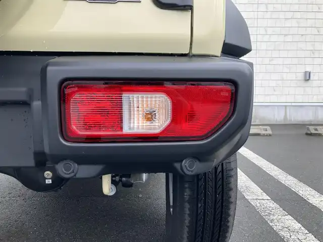 スズキ ジムニー ノマド FC 静岡県 2025(令7)年 0.1千km ベージュⅡ スズキセーフティサポート/LEDオートヘッドランプ/レーダークルーズコントロール/リアクリアランスソナー/オートハイビーム/ヘッドライトウォッシャー/ヒーテッドドアミラー/革巻きステアリング/スマートキー＆プッシュスタート/アイドリングストップ/ワンオーナー/4WD/シートヒーター(前席)/純正15インチアルミホイール/カラーコード：E5JC17