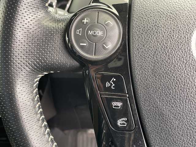 トヨタ プリウス α S ツーリングセレクション G’s 栃木県 2016(平28)年 7.2万km ホワイトパールクリスタルシャイン 禁煙車/ハーフレザーシート/オートライト/LEDヘッドライト/ステアリングスイッチ/革巻きステアリング/プッシュスタート/スマートキー/ウィンカーミラー/電動格納ミラー/社外フロアマット/純正18インチアルミホイール