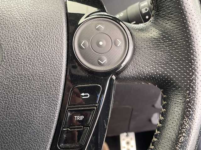 トヨタ プリウス α S ツーリングセレクション G’s 栃木県 2016(平28)年 7.2万km ホワイトパールクリスタルシャイン 禁煙車/ハーフレザーシート/オートライト/LEDヘッドライト/ステアリングスイッチ/革巻きステアリング/プッシュスタート/スマートキー/ウィンカーミラー/電動格納ミラー/社外フロアマット/純正18インチアルミホイール