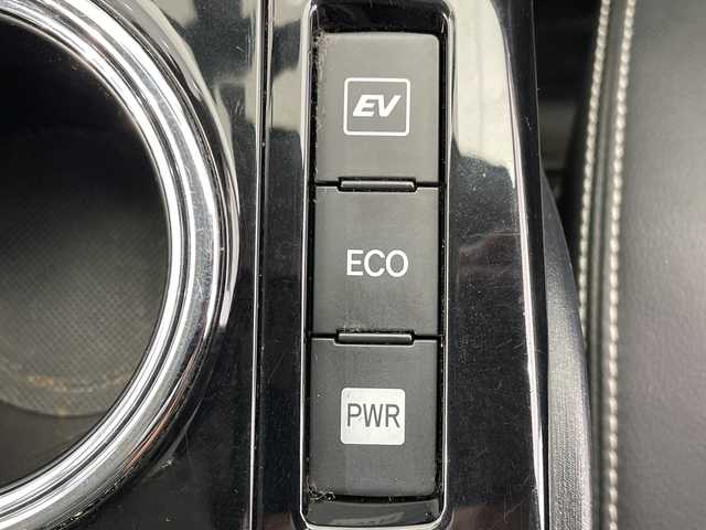 トヨタ プリウス α S ツーリングセレクション G’s 栃木県 2016(平28)年 7.2万km ホワイトパールクリスタルシャイン 禁煙車/ハーフレザーシート/オートライト/LEDヘッドライト/ステアリングスイッチ/革巻きステアリング/プッシュスタート/スマートキー/ウィンカーミラー/電動格納ミラー/社外フロアマット/純正18インチアルミホイール