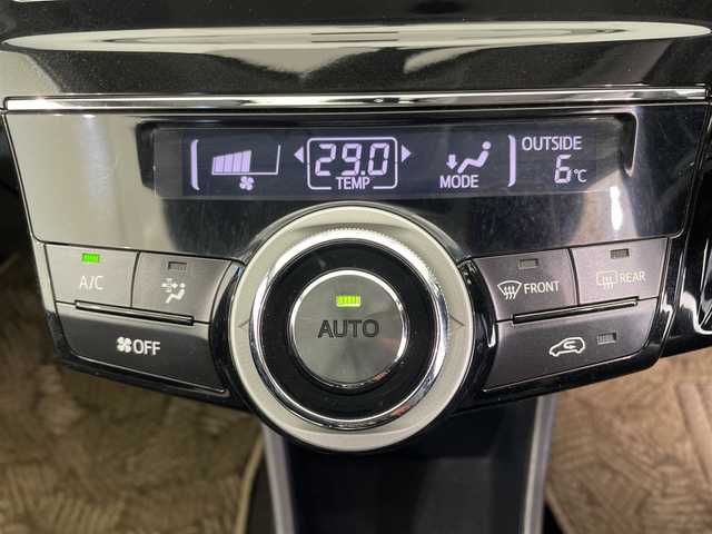 トヨタ プリウス α S ツーリングセレクション G’s 栃木県 2016(平28)年 7.2万km ホワイトパールクリスタルシャイン 禁煙車/ハーフレザーシート/オートライト/LEDヘッドライト/ステアリングスイッチ/革巻きステアリング/プッシュスタート/スマートキー/ウィンカーミラー/電動格納ミラー/社外フロアマット/純正18インチアルミホイール