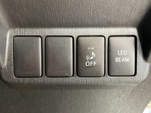 トヨタ プリウス α S ツーリングセレクション G’s 栃木県 2016(平28)年 7.2万km ホワイトパールクリスタルシャイン 禁煙車/ハーフレザーシート/オートライト/LEDヘッドライト/ステアリングスイッチ/革巻きステアリング/プッシュスタート/スマートキー/ウィンカーミラー/電動格納ミラー/社外フロアマット/純正18インチアルミホイール