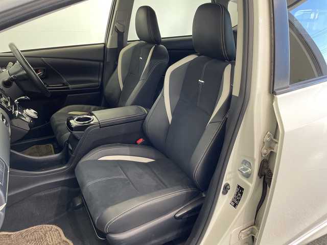 トヨタ プリウス α S ツーリングセレクション G’s 栃木県 2016(平28)年 7.2万km ホワイトパールクリスタルシャイン 禁煙車/ハーフレザーシート/オートライト/LEDヘッドライト/ステアリングスイッチ/革巻きステアリング/プッシュスタート/スマートキー/ウィンカーミラー/電動格納ミラー/社外フロアマット/純正18インチアルミホイール